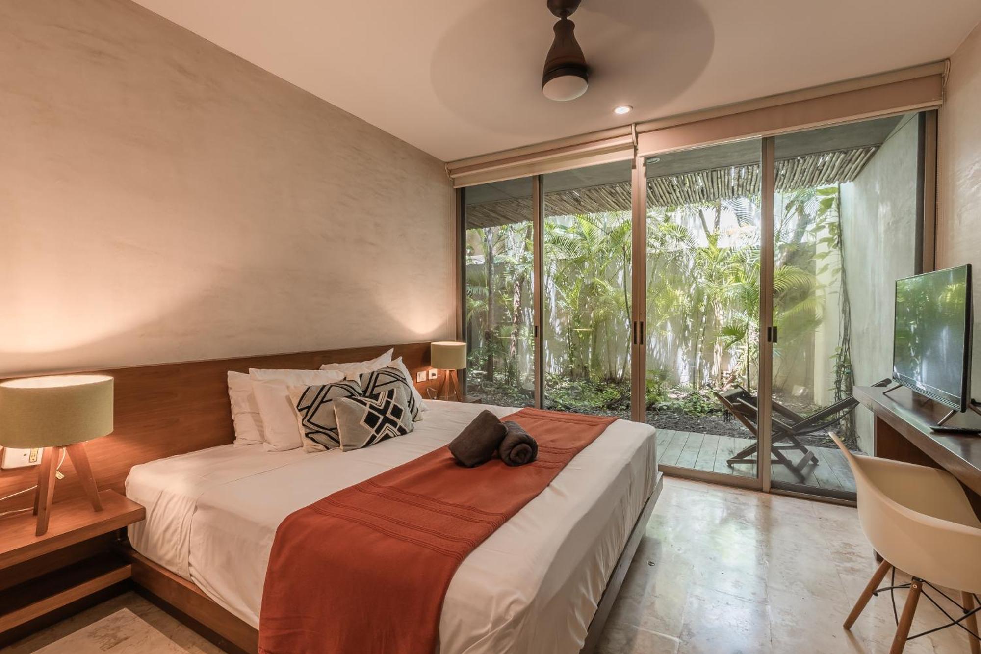 Monet - Free Pass & Bikes & Private Pool & 24hrs Security Apartment